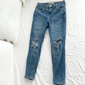 Free People ripped skinny jeans sz 26